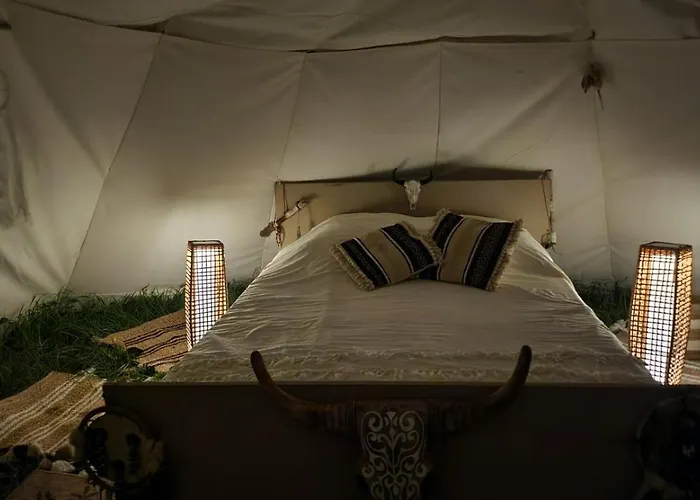 Tipi Des Amoureux Tente de luxe Moulayres